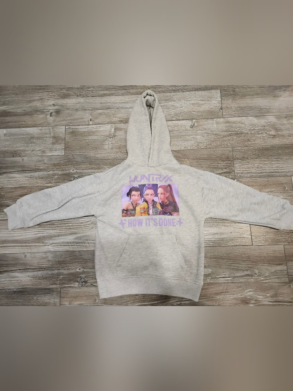Zara Light Gray Graphic Hoodie with Purple Accents